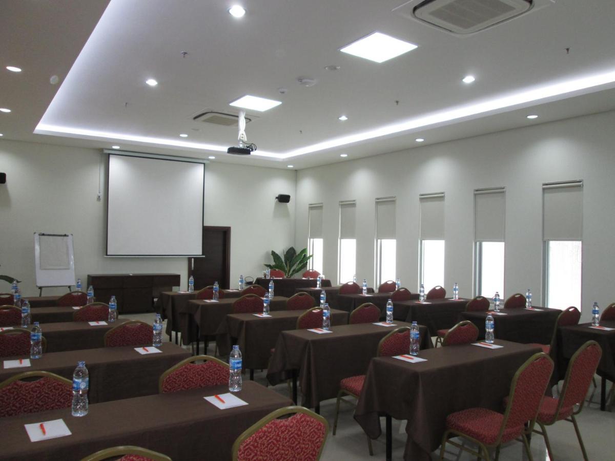 Bamboo Inn Hotel & Cafe Jakarta Luaran gambar