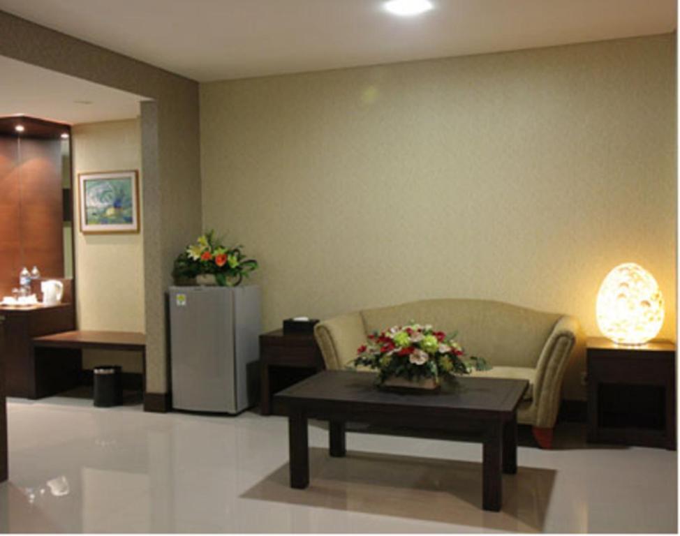 Bamboo Inn Hotel & Cafe Jakarta Luaran gambar
