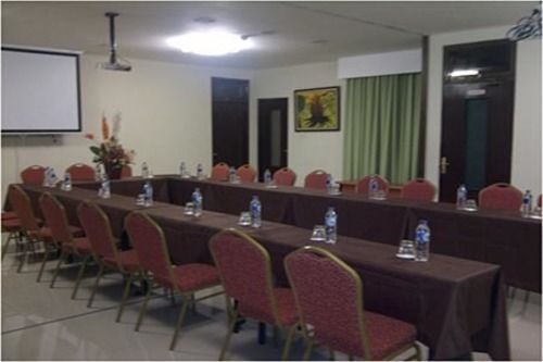 Bamboo Inn Hotel & Cafe Jakarta Luaran gambar